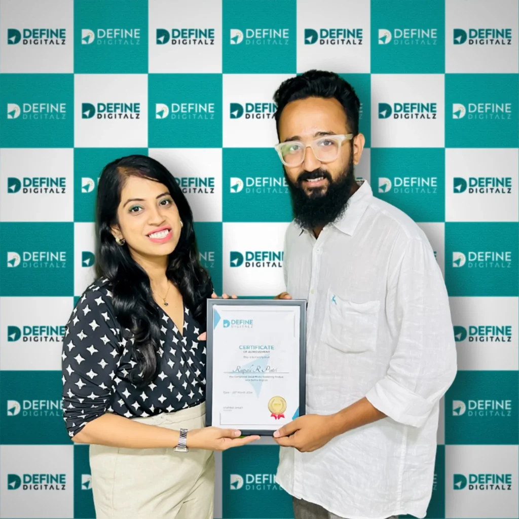 Shahbaz Ansari digital marketing trainer of Define Digitalz with students getting certificate- Best Digital Marketing Agency Based Institute In Mumbai with 100% job assistance